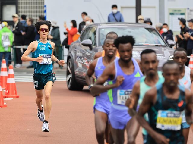 【東京マラソン】青学大・太田蒼生は無念の途中棄権　３６キロ地点で　ホロ苦初マラソンも世界と真っ向勝負　中間点まで２時間２分台ペース、日本勢唯一食らいつくも急失速